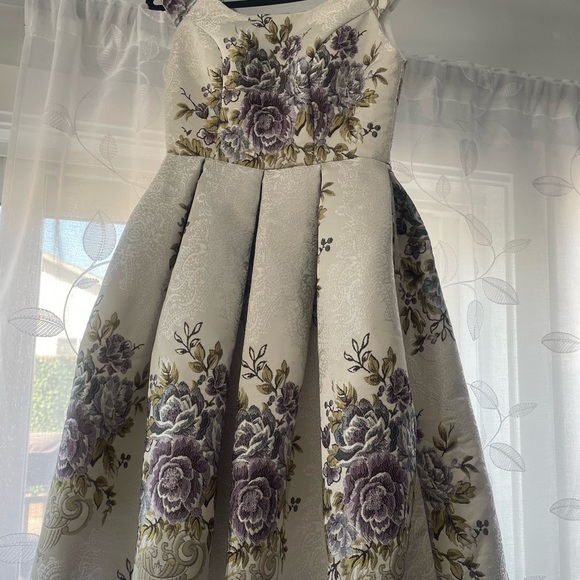 Dress - Picture 2 of 5